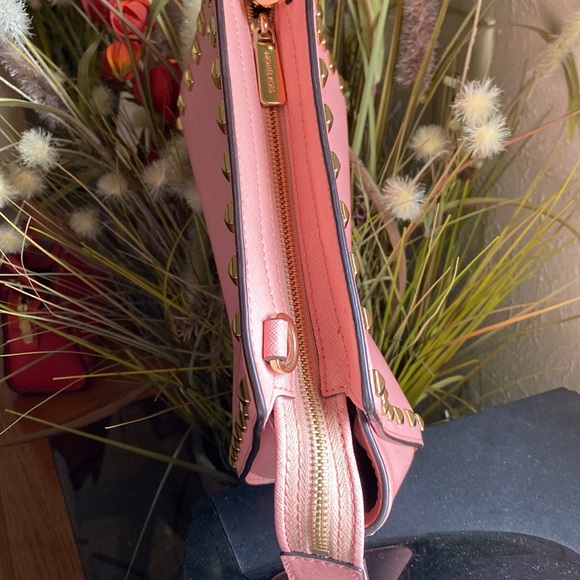 🚫SOLD🚫🌸💋Authentic Mk Medium Stud Messenger Bag - Picture 9 of 9